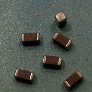 高壓貼片電容的介質(zhì)會影響電容的性能嗎？